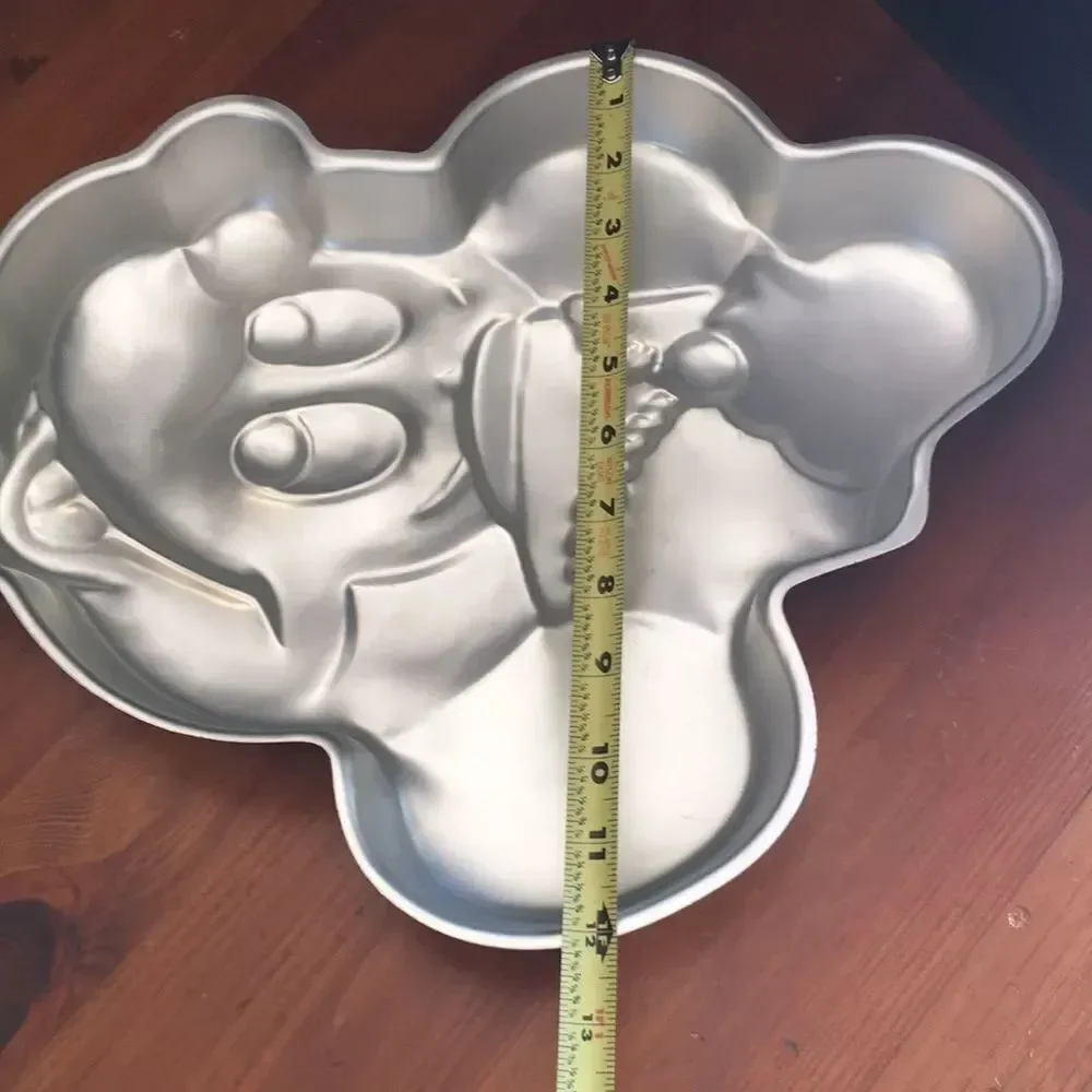 Wilton Vintage Mickey Mouse Band Cake Pan 515-302